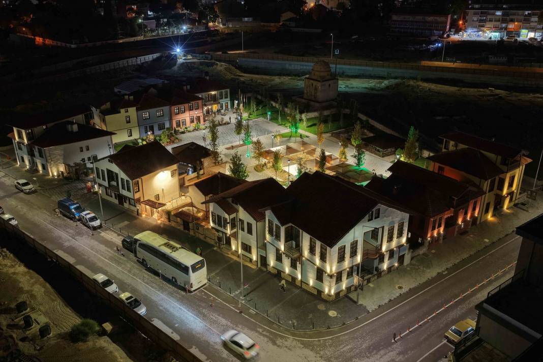 Konya'da tarihle iç içe serin mola: İşte yeşil cennet Meram'ın Avlu kafesi 5